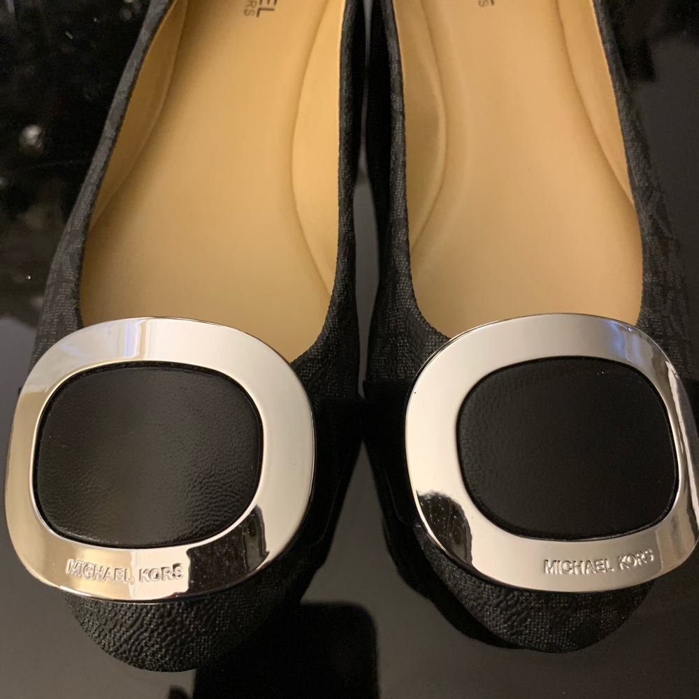 Michael Kors Brand New Without Box Pauline Ballet Flats MK Signature Logo buckle